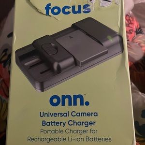 Focus Onn Universal Camera Battery Charger